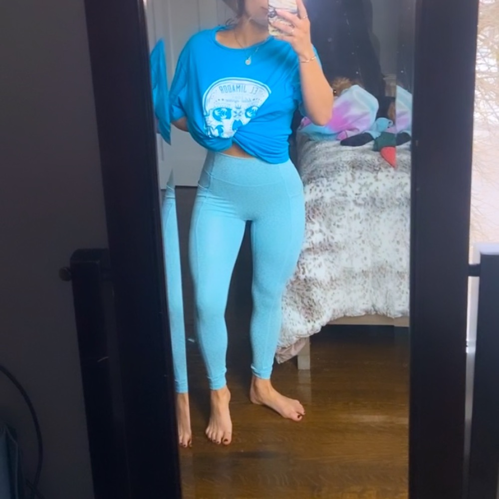 XS iridescent blue cheetah til you collapse workout pants with pockets